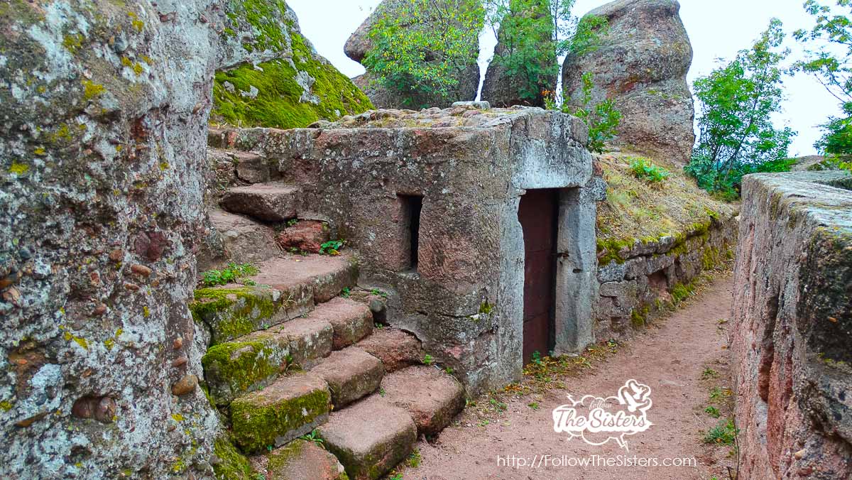 A mysterious entrance inside the Belogradchik fortress Kaleto