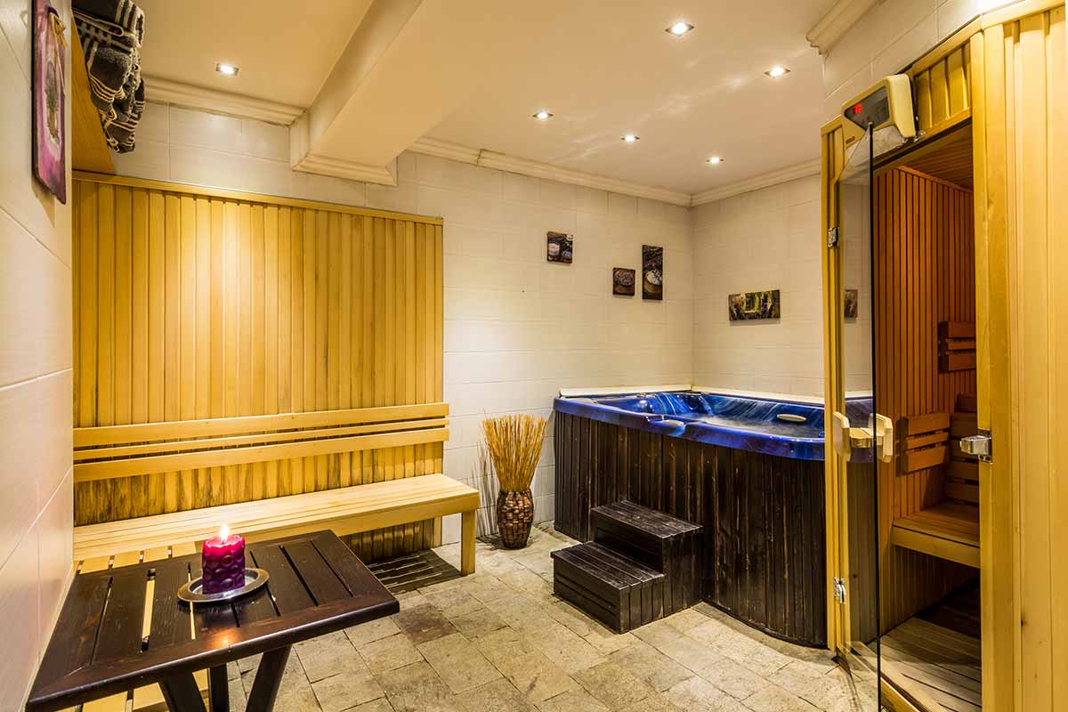 Jacuzzi and sauna in villa Vuchev, Velingrad